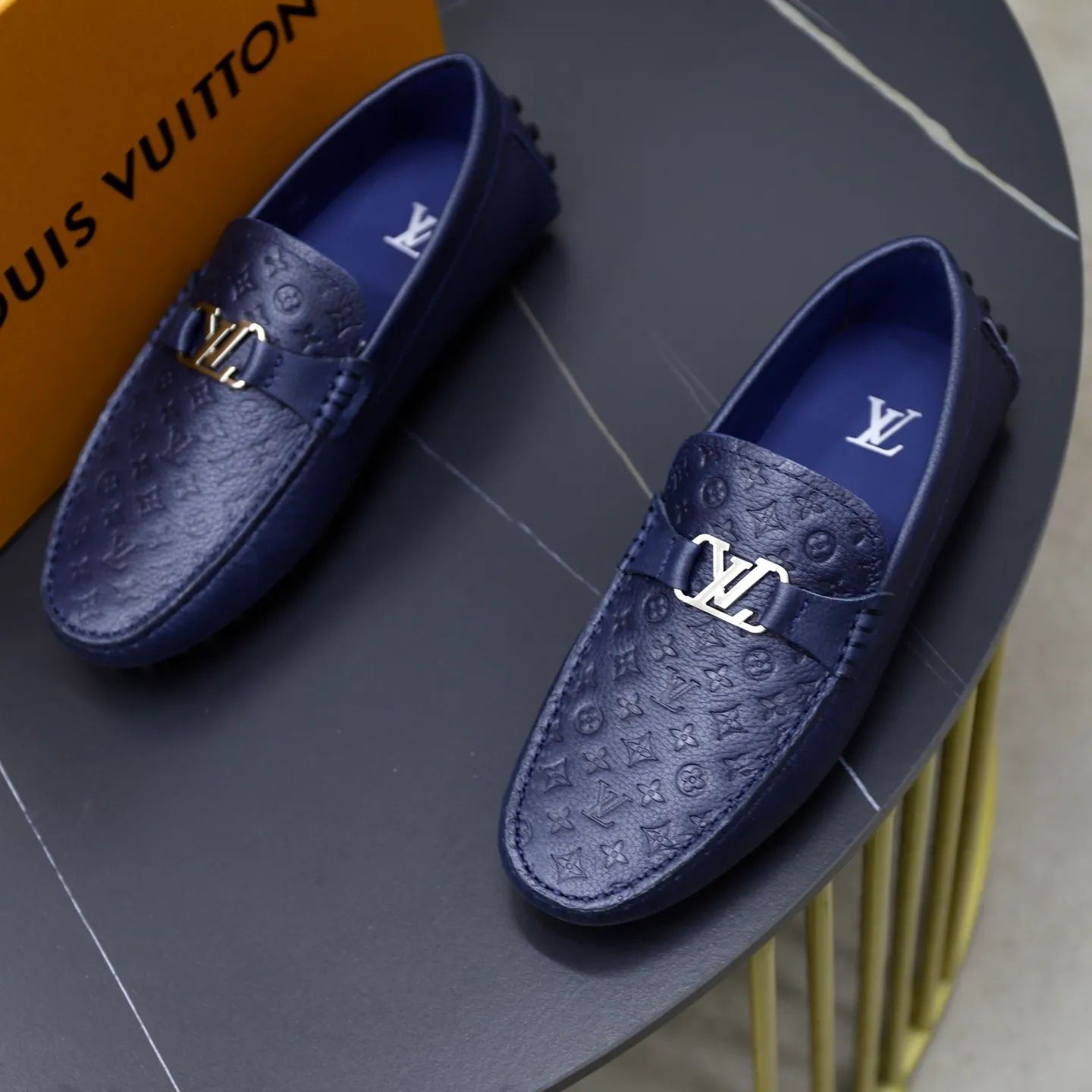 Ex-factory price: 480💰【LV】Louis Vuitton ⚠️High-end men’s driving and pedal series ⚠️38-44 (customized for 45) ⚠️All original cowhide leather! Thick and soft! Made entirely of calfskin lining! The latest non-slip beanie sole! Three-dimensional package technology! Fashionable and classic! Handicrafts! Original high quality! Feel free to compare!